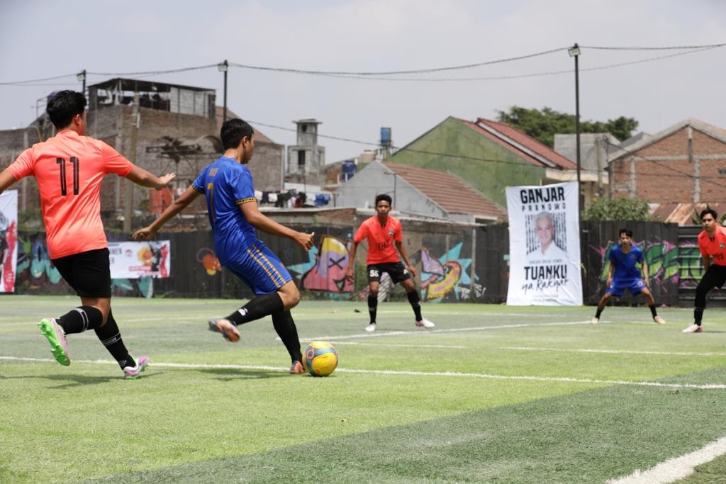 Sukarelawan Ganjar Pranowo yang tergabung dalam Ganjar Muda Padjajaran (GMP) mengadakan turnamen mini soccer untuk anak muda di Kota Bandung.