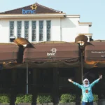 BERDIRI MEGAH: Mahasiswa menolak penggunaan Gedung Bandoengsche Melk Centrale (BMC), Jalan Aceh Kota Bandung untuk kepentingan politik.