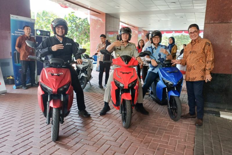 Gesits and Central Jakarta City Government Socialize Electric Motorcycles