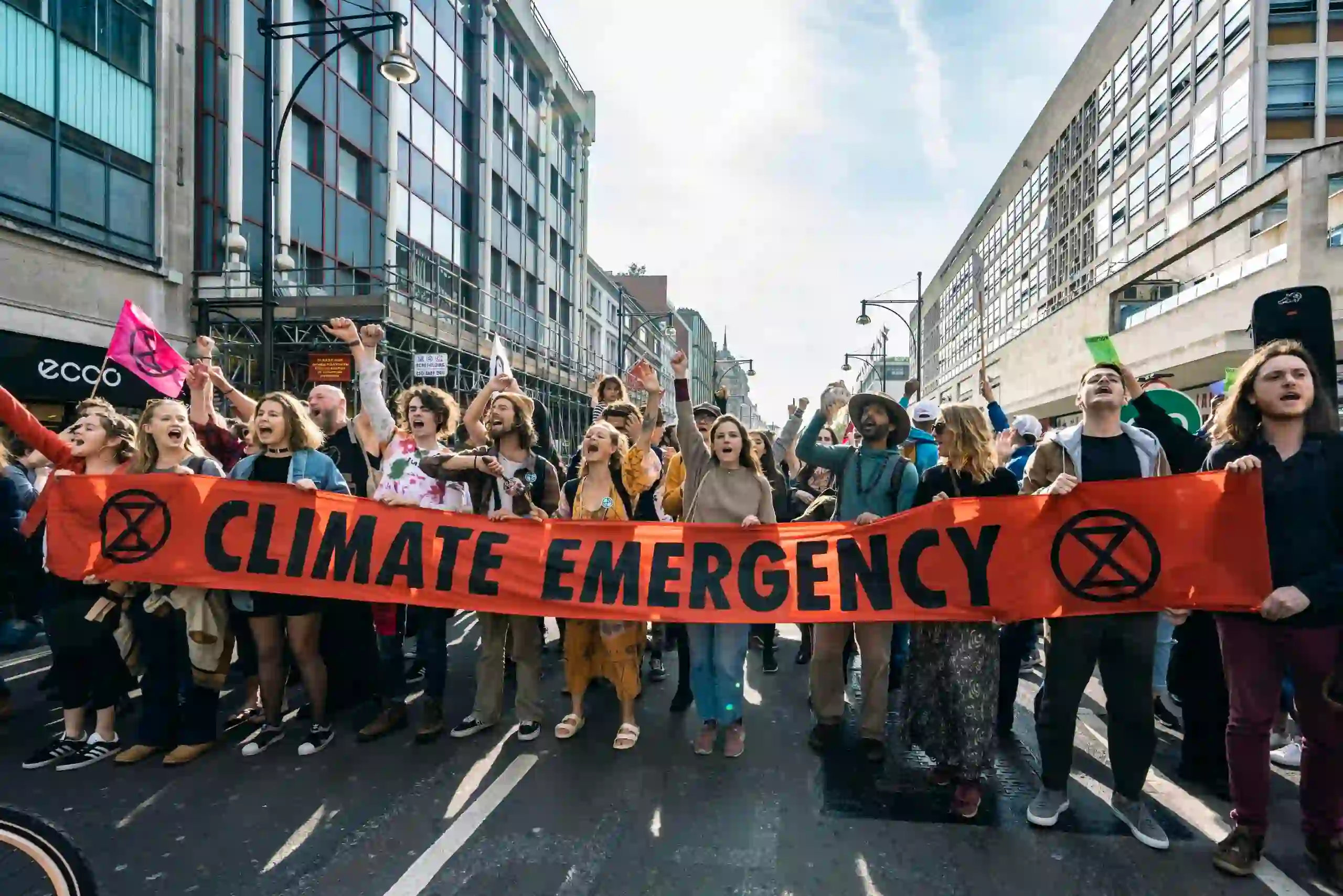 Polisi Tangkap Ratusan Aktivis Iklim di Belanda, Desak Pemerintah untuk Perangi Kerusakan Iklim