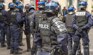 Puluhan Ribu Orang Turun ke Jalan untuk Mengecam Kekejaman Polisi Prancis