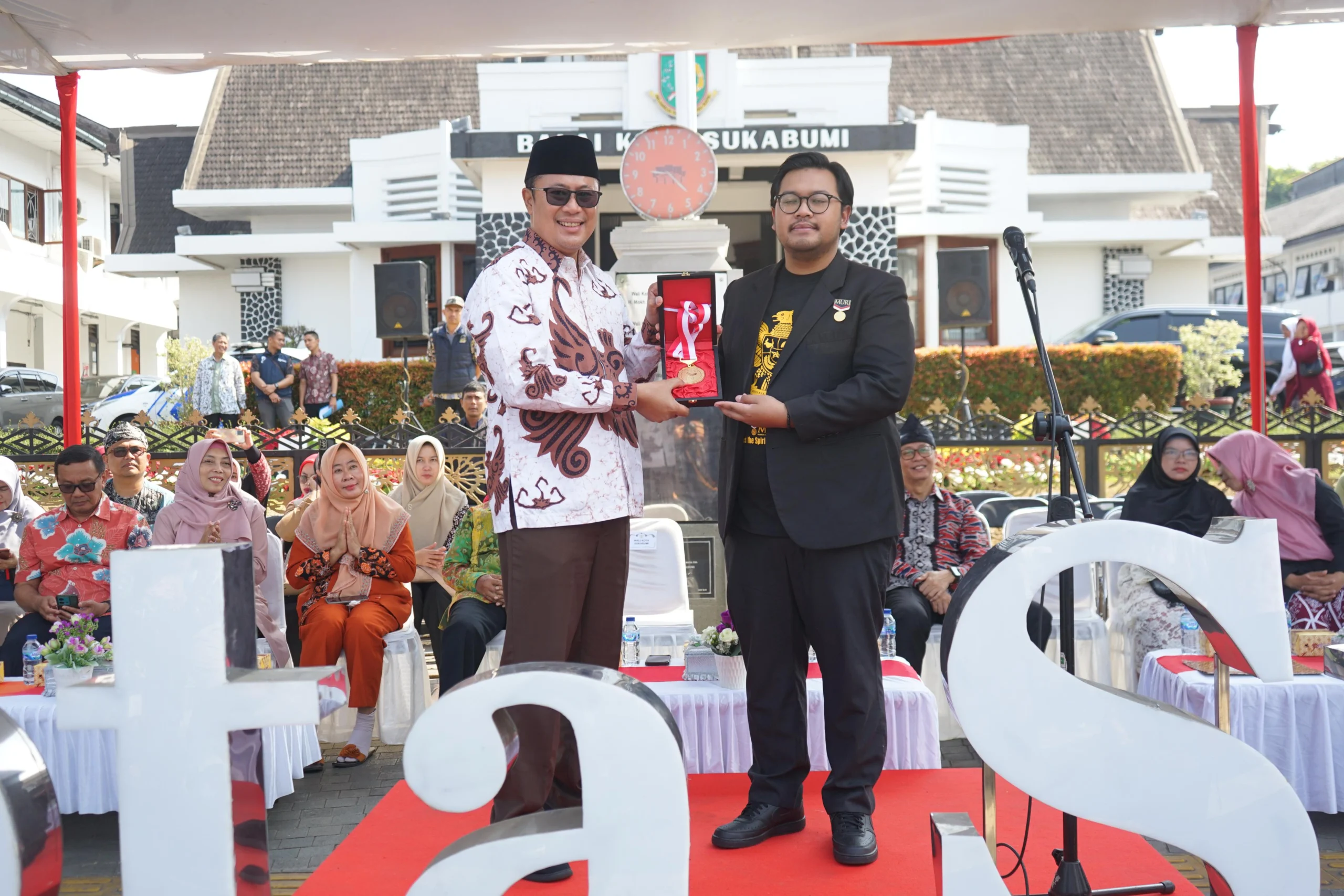 Kota Sukabumi Cetak Rekor MURI dengan Ciptakan 26.215 Puisi!