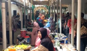 Viral Resepsi Pernikahan Unik Digelar di Pasar, Netizen: Konsepnya Keren!