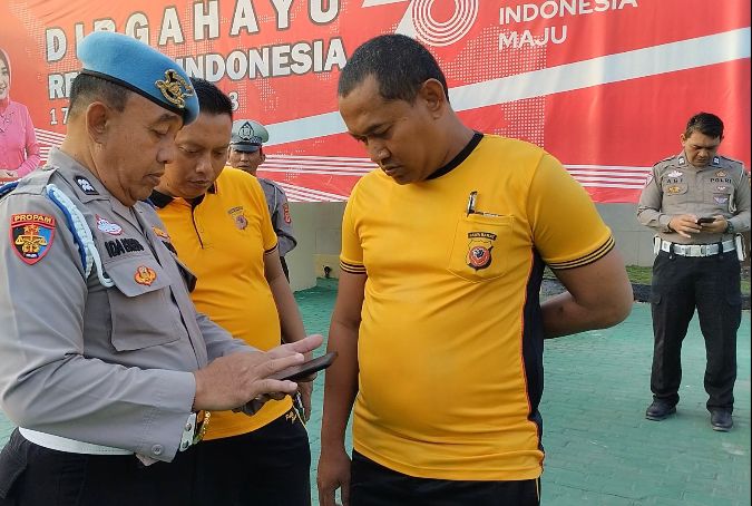 Marak Judi Online, Ratusan Handphone Anggota Polisi Polresta Cirebon Dirazia