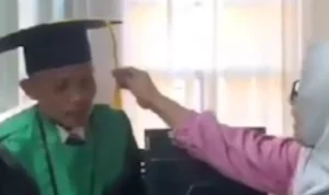 Viral Video Mahasiswa Wisuda Sendirian akibat Bangun Kesiangan