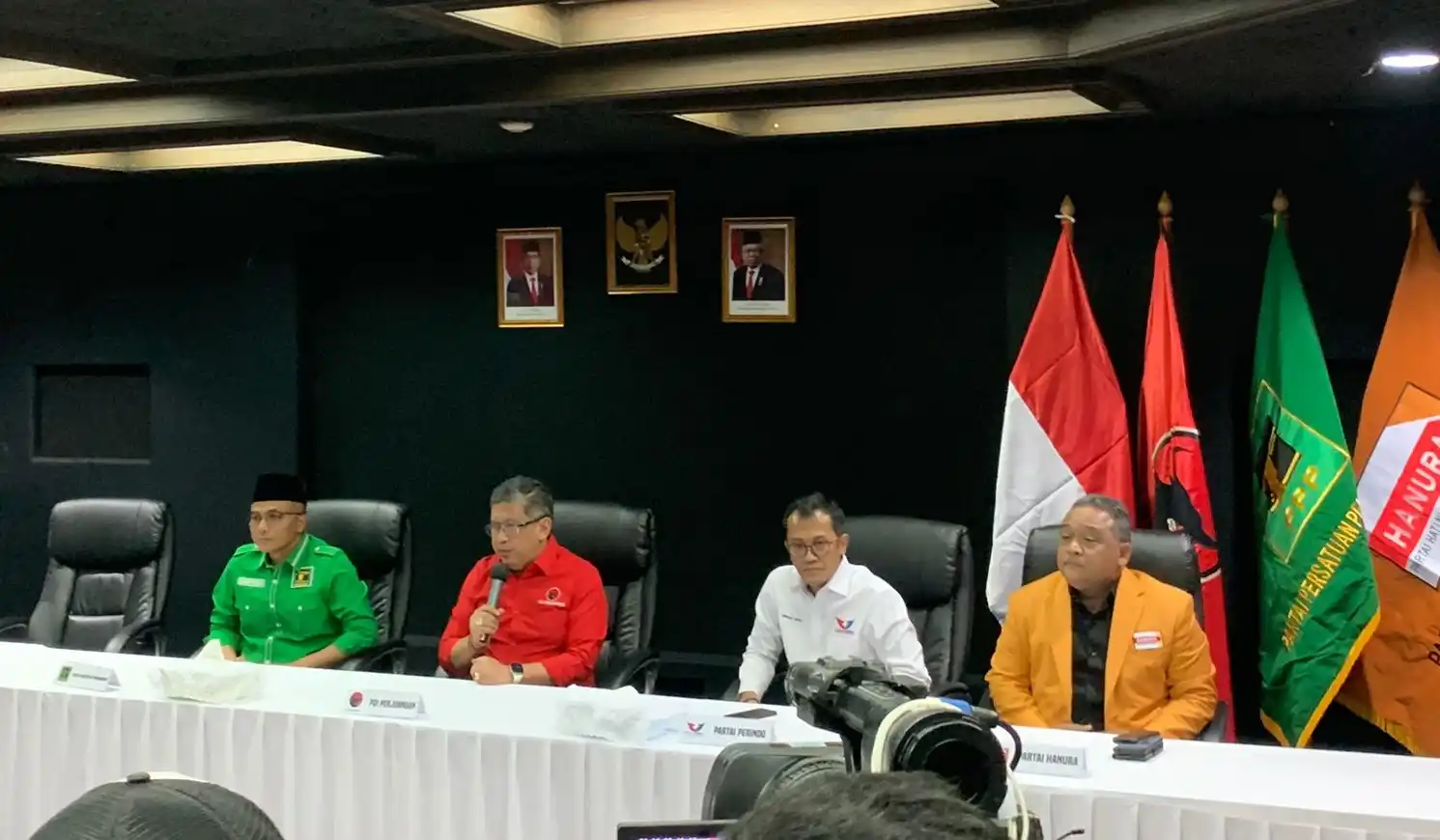Ketum Parpol Pendukung Ganjar Pranowo Gelar Rapat Perdana, Hasto Sampaikan Materi Yang Dibahas