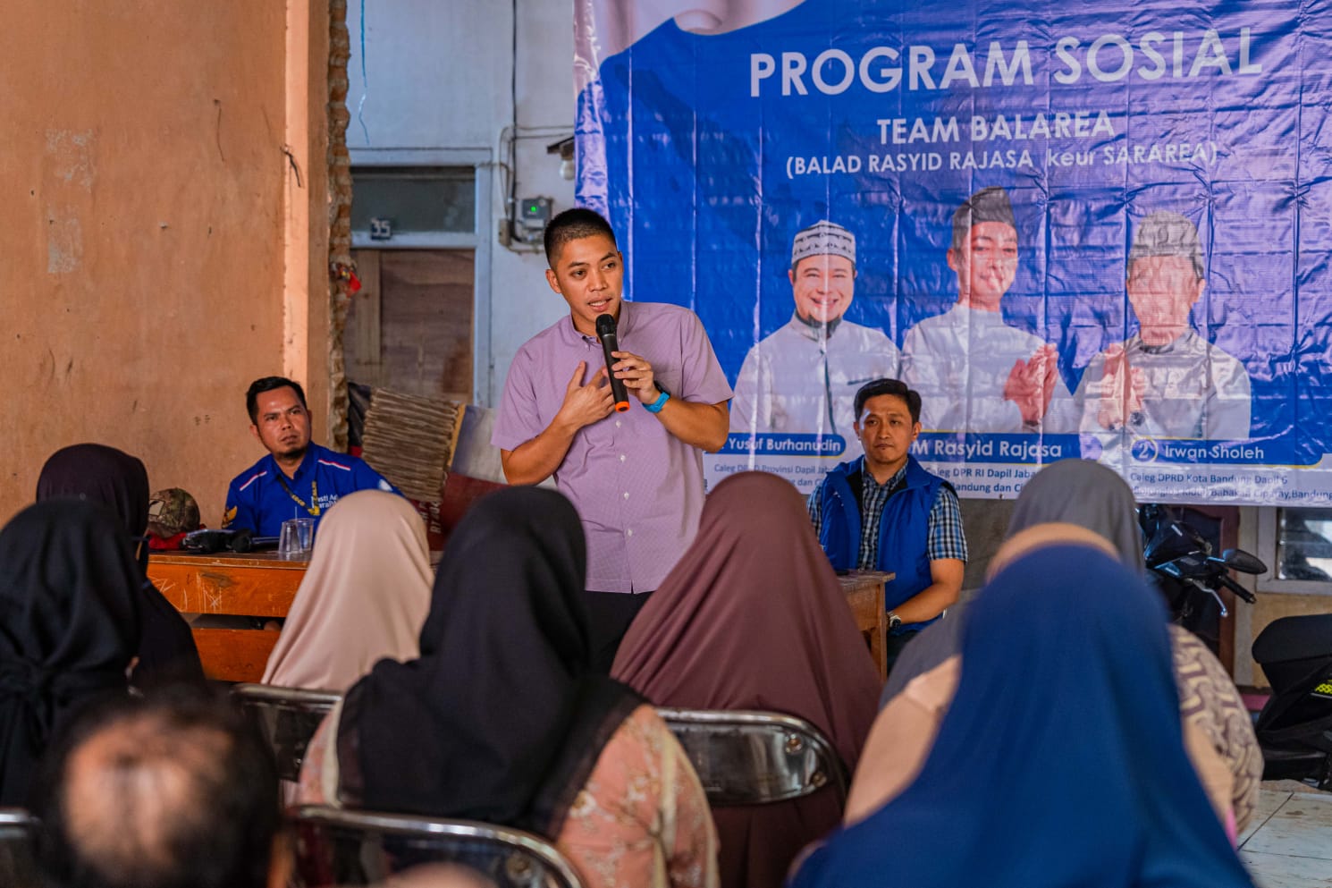 Rasyid Rajasa kembali melakukan silaturahmi ke warga-warga dengan mengunjungi warga RW 004 Cijerah, Bandung Kulon, Kota Bandung, Ahad 8 Oktober 2023 pagi.