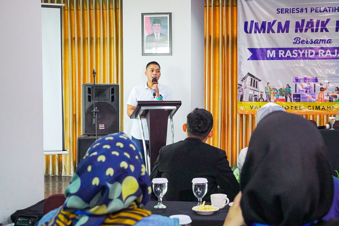 Caleg PAN Dapil I Jabar (Kota Bandung dan Kota Cimahi), menginisiasi satu gerakan untuk menaikkan level UMKM, baik dari segi produk, distribusi dan marketing.