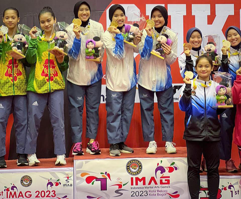 Sejumlah atlet saat naik podium menerima medali emas di ajang IMAG 2023 di Kota Bogor. (Yudha Prananda / Istimewa)