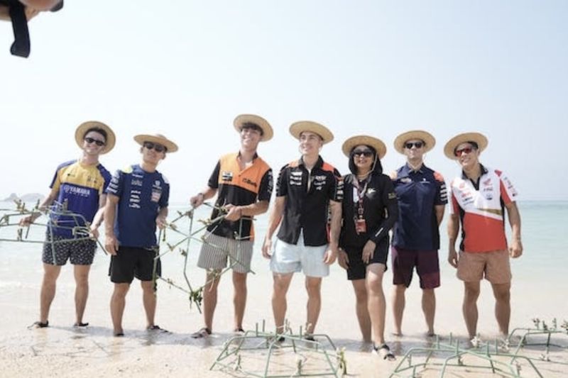 Sebelum Turun di Lintasan Sirkuit Mandalika, Pembalap MotoGP Bersih-bersih Pantai