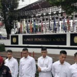 Jelang Pendaftaran, Pendukung Prabowo-Gibran Dirikan Pagar Pembatas di Depan KPU RI