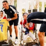 Cristiano Ronaldo yang Terancam Dicambuk karena peluk pelukis asal Iran. (instagram @fatemehamami)