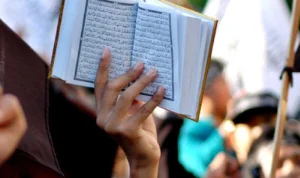 Nekat Baca Al-Quran Tanpa Paham Artinya? ini Menurut Syekh Ali Jaber