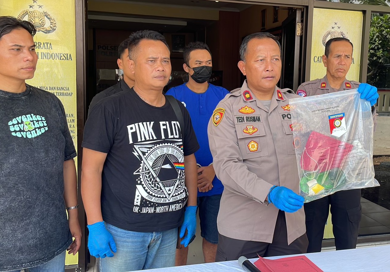 Polsek Baleendah, Kabupaten Bandung berhasil meringkus Ade Sunawangsyah, 32 tahun setelah melakukan penganiyaan kepada temannya sendiri