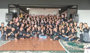 Ratusan pelatih dan koreografer Jaipong dari Padepokan Seni di Jawa Barat ikuti Workshop lagu Kalaider di Padepokan Muara Beres, Lembang