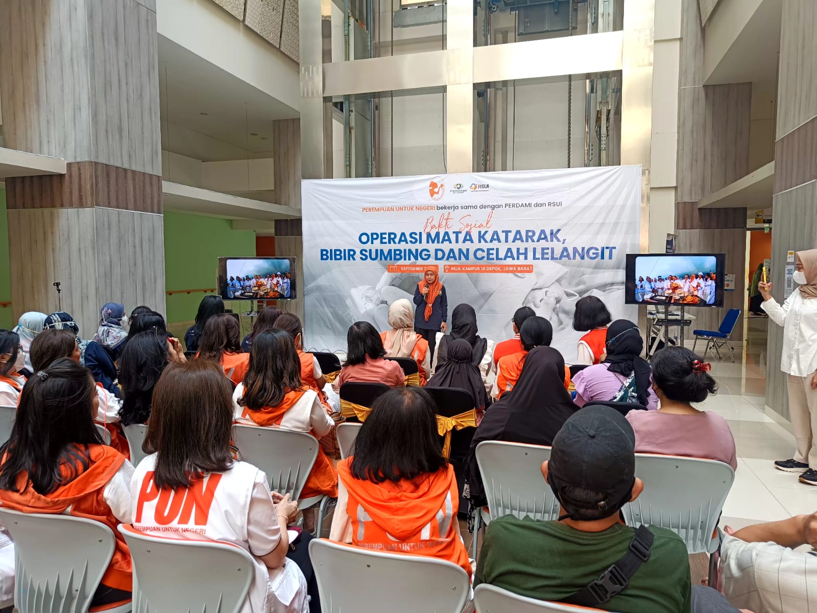 Rumah Sakit Universitas Indonesia (RSUI) bersama Yayasan Perempuan Untuk Negeri (PUN) gelar bakti sosial operasi katarak dan bibir sumbing. (Dok. Istimewa)