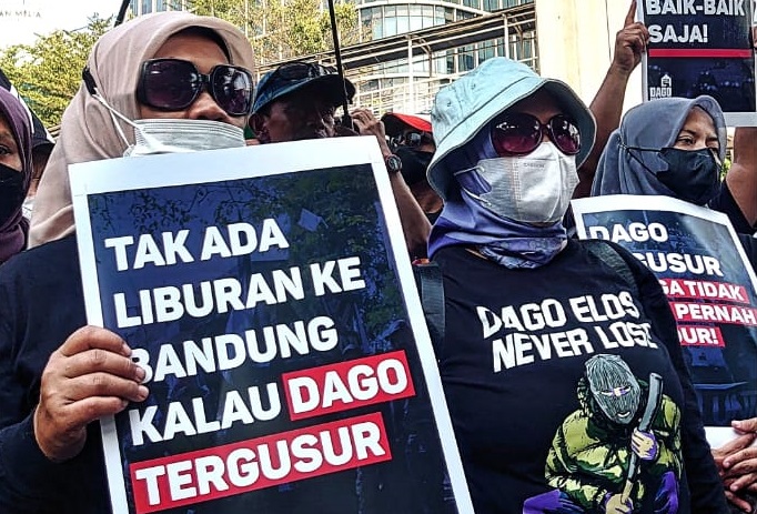 Sudah tiga hari warga Dago Elos Kota Bandung melakukan unjuk rasa di Jakarta. Mereka memperjuangkan agar kediaman rumahnya tidak digusur