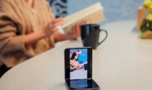 Untuk membuat vlog Samsung Galaxy Z Flip 5 memiliki segudang fitur mumpuni yang dapat diandalkan untuk mengahasilkan video konten menarik.