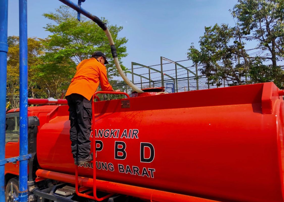 Krisis Air Meluas, BPBD Bandung Barat Keluhkan Terbatasnya Armada Pengangkut Air. Selasa (3/10). Foto Jabarekspres