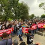 Ratusan Massa Unjuk Rasa ke Kantor Perumdam Tirta Anom Banjar