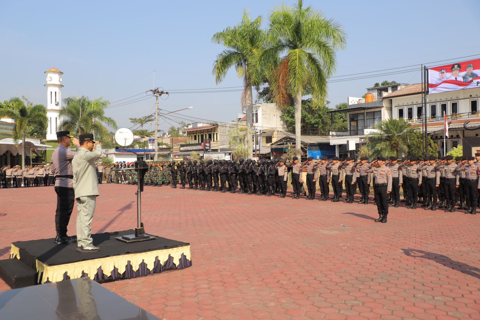 Jelang Satu Hari Pilkades Serentak, Pemerintah Kabupaten Bandung dan Kepolisian Gelar Apel Pasukan Pengamanan Demi Jaga Kondusifitas