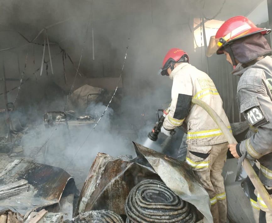 Diduga Akibat Kompor, Sebuah Gudang Mess di Dekat Proyek KCIC Terbakar. Foto Istimewa
