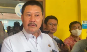 Kepala Disdik KBB, Asep Dendih usai meninjau korban keracunan makanan di SD Negeri 1 Cimerang, Rabu 11 Oktober 2023.