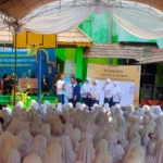 Ketua KPAID Kabupaten Cirebon, Fifi Sofiyah saat mengedukasi anti bullying di SMPN 10 Kota Cirebon.