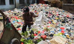 Tumpukan Sampah Kembali Hiasi Pasar Sehat Cileunyi Bandung