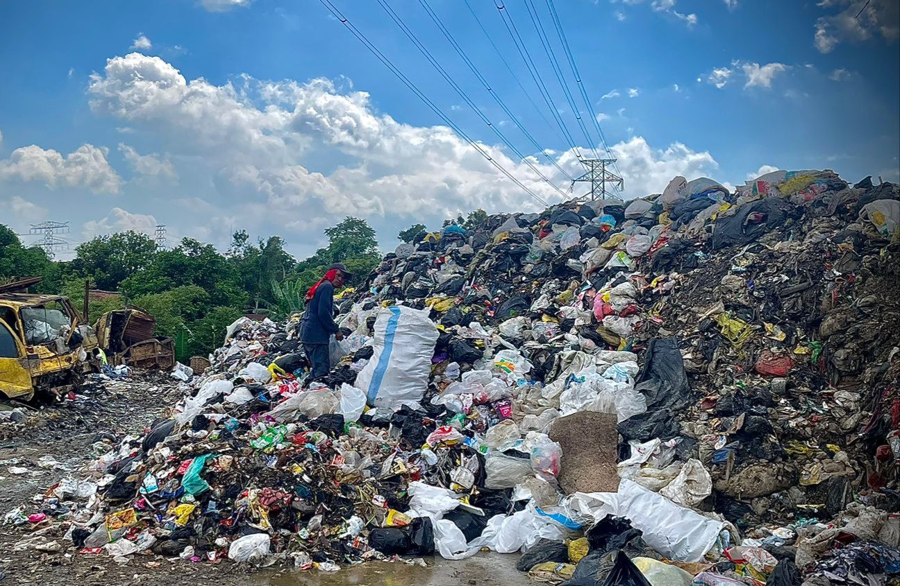 Persoalan Belum Usai, Bandung Barat Kembali Dikelilingi Gunungan Sampah