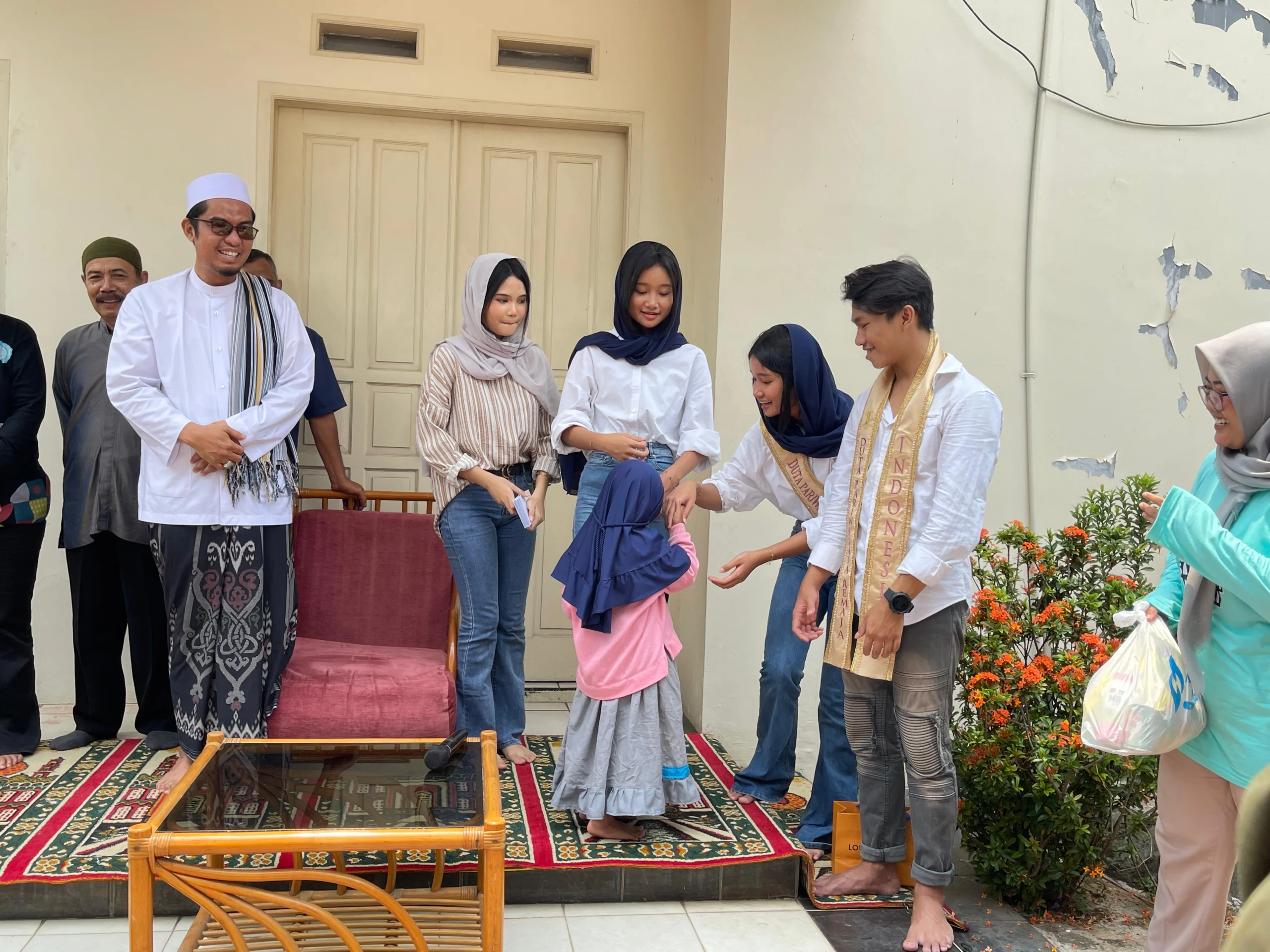 Generasi Jabar Juara, Duta Pariwisata Remaja, Miss Indonesia Tourism Ambassador dan Puteri Karya Indonesia Ikut Santuni Anak Yatim dan Kaum Dhuafa