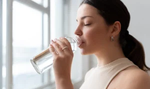 Miliki Kebiasaan Minum Air Putih di Pagi Hari? Ini Manfaatnya!