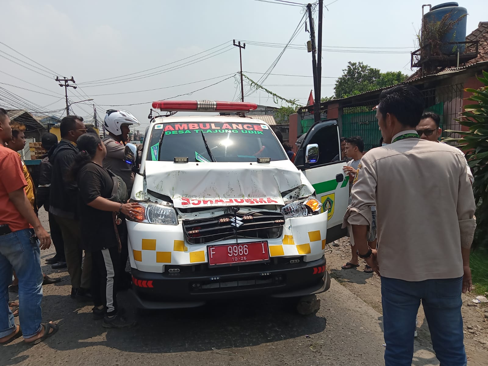 Ditinggal Isi E-toll, Mobil Ambulance di Bogor Rusak Dikendarai ODGJ