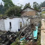 Kondisi rumah Didin (60), warga Gununghalu yang ludes terbakar pada Minggu, 22 Oktober 2023 pagi.