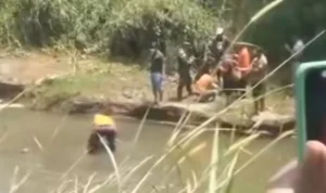 Penemuan jenazah laki-laki di aliran Sungai Ciwidey membuat warga Desa Kopo, Kecamatan Kutawaringin, Kabupaten Bandung heboh (29/10).
