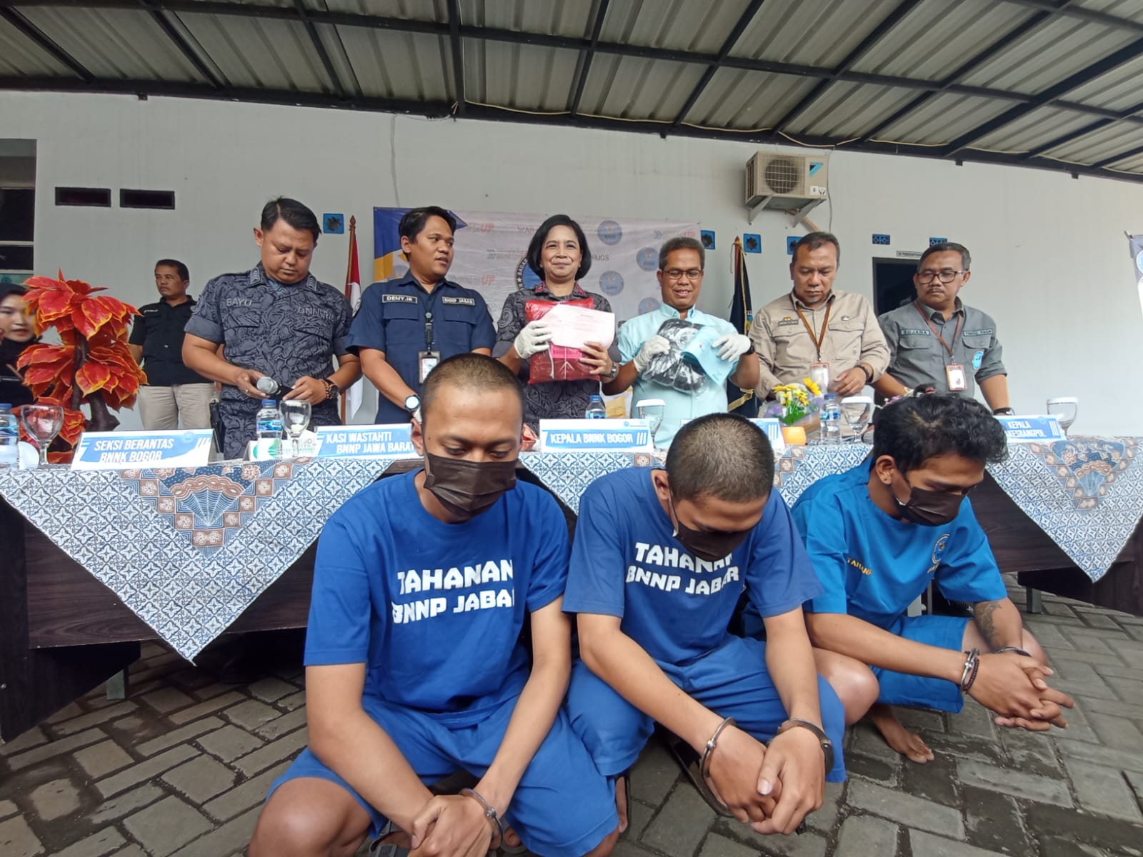 BNNK Bogor amankan 3 pelaku pengedar narkoba di wilayah tersebut.