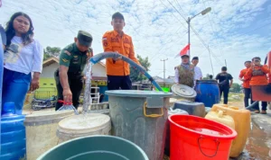 Warga Cirebon Bisa Bernafas Lega Setelah Mendapat Bantuan Air Bersih Ratusan Ribu Liter