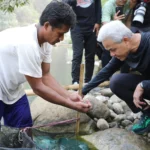 Bakal Calon Presiden Ganjar Pranowo berhasil membantu warga Kampung Nagrog, Tasikmalaya, untuk mendapatkan akses air bersih yang selama 12 tahun dinantikan masyarakat setempat.
