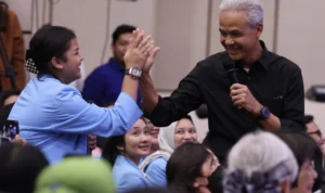 Bakal calon presiden 2024, Ganjar Pranowo menawarkan program satu keluarga miskin satu Sarjana di hadapan ribuan mahasiswa ketika memberikan kuliah umum di Unpar Bandung, Rabu 11 Oktoober 2023.