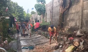 Angin Kencang Robohkan Tembok Rumah Sakit Depok, Begini Kondisinya