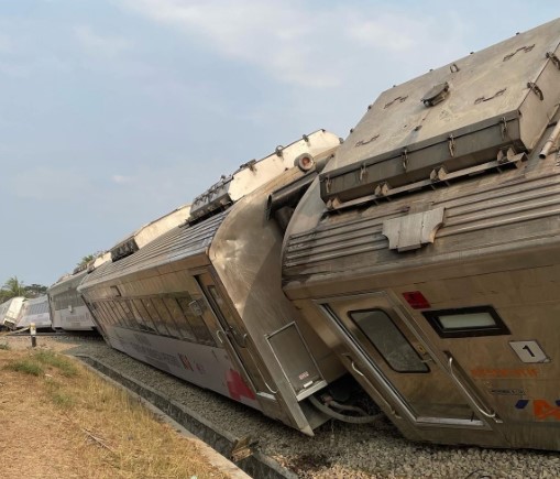 Kereta Argo Semeru Anjlok, KAI dan KNKT Investigasi Penyebabnya