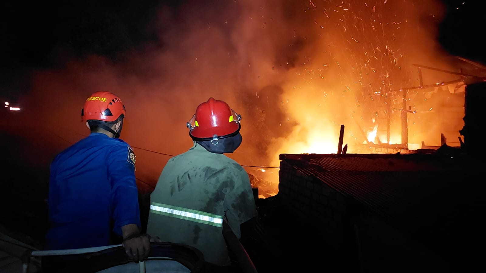 Akibat Arus Listrik, Tiga Rumah Hangus Terbakar di Kampung Cibadak Sukabumi