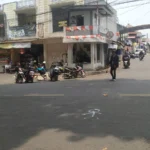 Terekam CCTV, Pengendara Mobil Tabrak Motor di Sukabumi