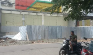 minimarket Yomart di Jalan Padasuka Kota Bandung yang sebelumnnya telah disegel oleh Satpol PP Kota Bandung kini telah dibuka