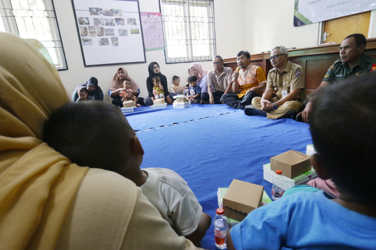 Sasar Keluarga Rawan Stunting, Kelurahan Bubulak Bogor Libatkan Pengusaha Wilayah Salurkan Bantuan