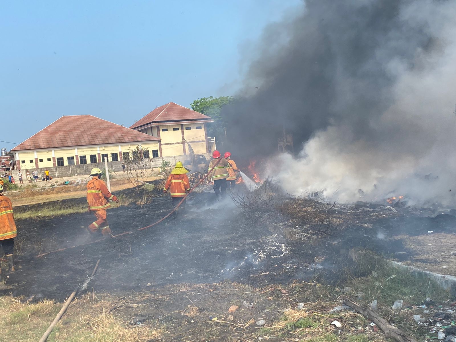 Bangunan Semi Permanen di Kawasan Ditpolairud Cirebon Hangus Terbakar