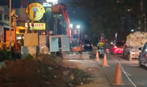 Pengerjaan U Ditch di Jalan Raya Cinere Depok Tak Perhatikan K3, Pekerja Berisiko Kecelakaan