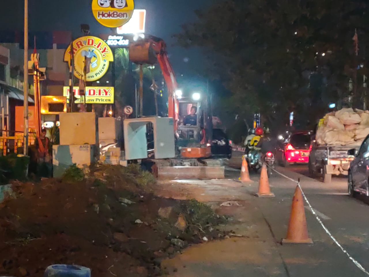 Pengerjaan U Ditch di Jalan Raya Cinere Depok Tak Perhatikan K3, Pekerja Berisiko Kecelakaan
