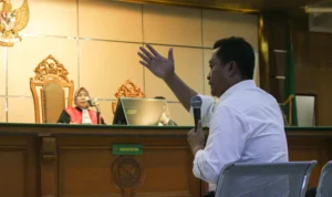 Sekda Kota Bandung, Ema Sumarna saat menjadi saksi di sidang lanjutan kasus suap Yana Mulyana cs (Pandu Muslim / JE)