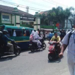 Peserta didik SMPN 1 Rancaekek, Kabupaten Bandung tengah berpulang sekolah usai mengikuti kegiatan belajar mengajar. (Yanuar/Jabar Ekspres)